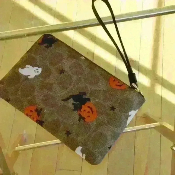 Coach CW466 Corner Zip Wristlet In Signature Canvas With Halloween Print - Picture 3 of 5